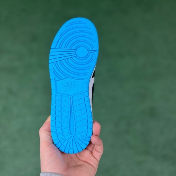 dark blue jordans low